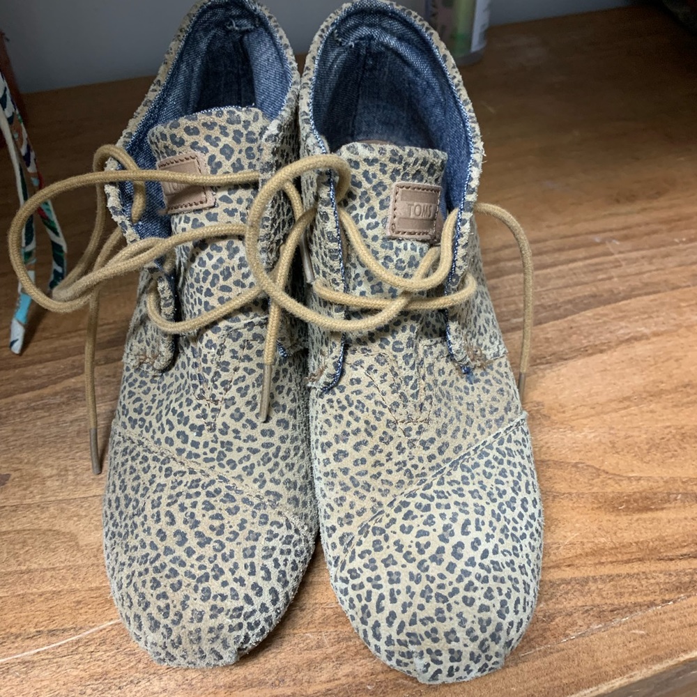 Cheetah print toms